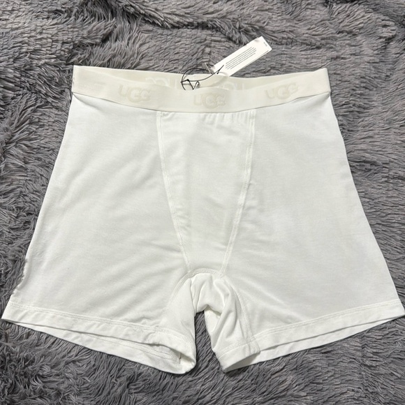 UGG Alexiah Boy Short - Picture 2 of 5